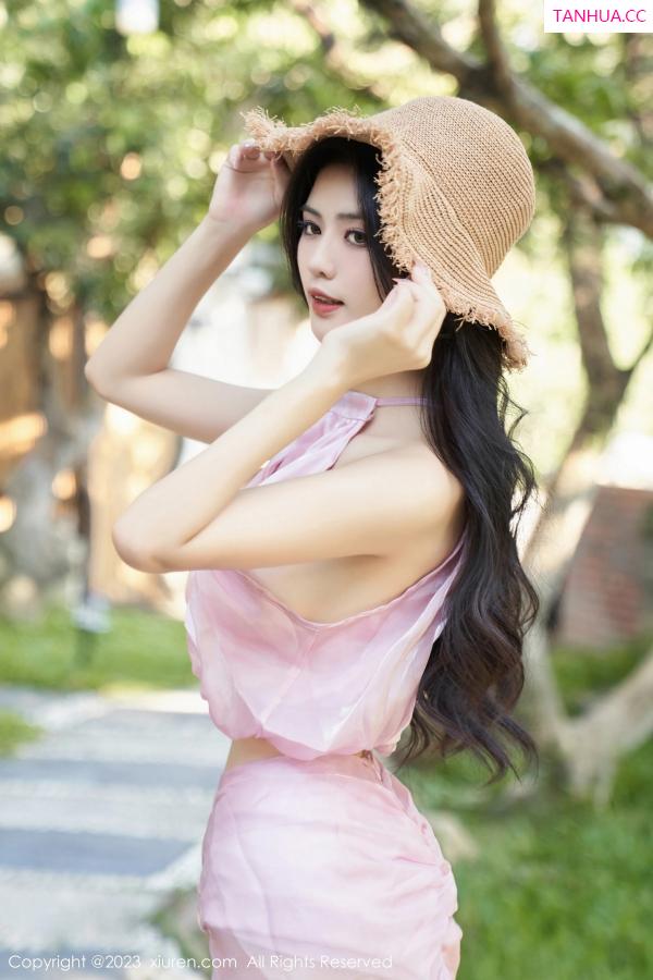 李浅浅  [XiuRen]高清写真图 2023.08.24 No.7281 浅浅Danny 户外美腿第28张图片